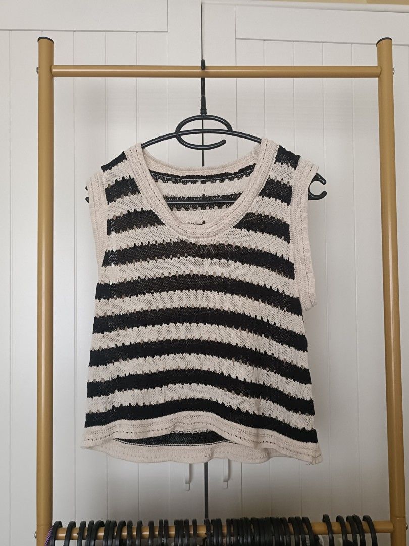 Black and Beige Striped Knit Vest (Category: Sleeveless) located in Bacoor. Submitted by Miss_Chuch0521 (Listing ID 1470964109, Image 1). Description: - Color: Black and beige stripes - Design: Open knit pattern with ribbed collar and armholes - Fit: Sleeveless, relaxed boxy fit - Styling: Great layering piece or wearable on its own.