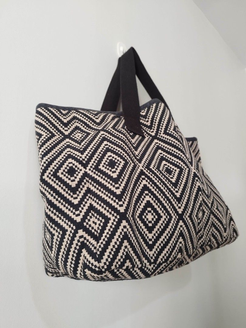 Black and White Geometric Pattern Tote Bag (Category: Tote Bags) located in Mabalacat. Submitted by gracia.atbp (Listing ID 1471007362, Image 2). Description: - Style: Black and white woven tote bag with a bold diamond geometric pattern - Straps: Thick, durable black canvas shoulder straps - Interior: Open top design with a roomy interior for all your essentials - Condition: Clean inside and out, well-maintained but with slight discoloration in b