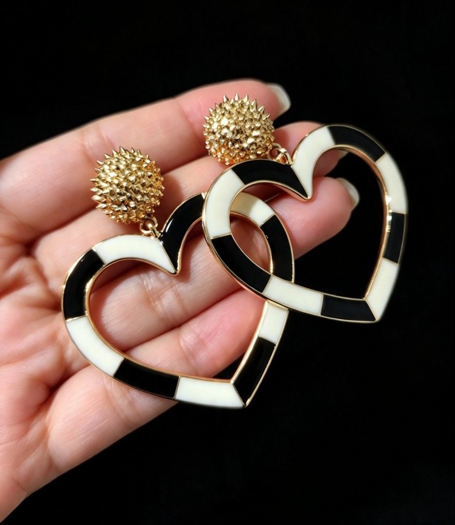 Black and white heart earrings (Category: Earrings) located in Makati City. Submitted by khrizaccessories (Listing ID 1471030965, Image 3). Description: good quality earrings from USA SALE.
