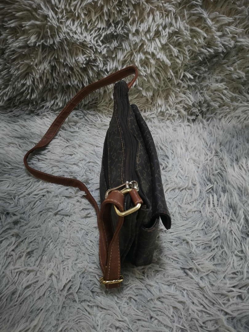 Black Brown Monogram Flap Crossbody Sling Bag (Category: Cross-body Bags) located in Santa Cruz. Submitted by jmy_surplus.2 (Listing ID 1471022914, Image 3). Description: Color: Black, Dark Brown, and Gold Type/Kind: Crossbody Bag / Sling Bag / Shoulder Bag Material: - Body: Faux Leather / PU Leather (likely) - Strap: Faux Leather - Lining: Polyester Fabric (likely) - Hardware: Gold-Tone Metal Style: - Vintage - Classic - Casual Chic - Monogram P