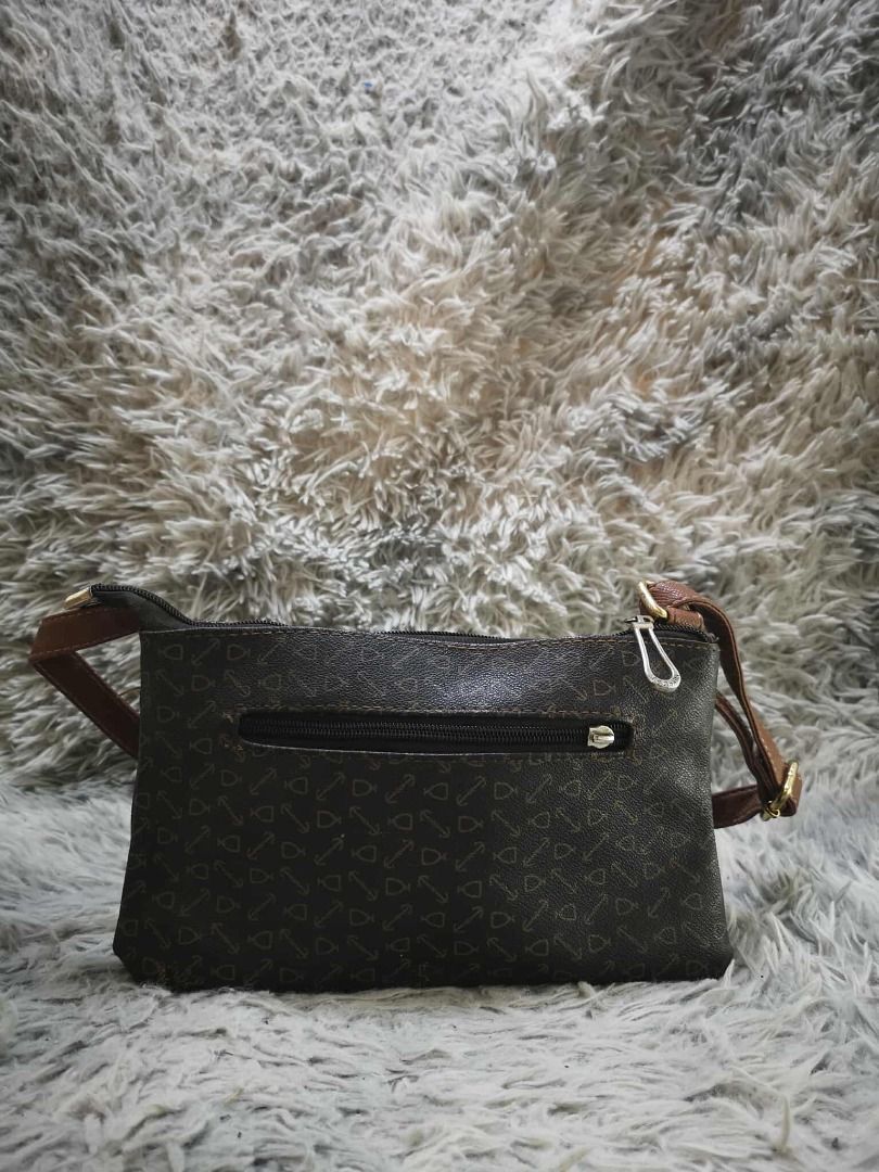 Black Brown Monogram Flap Crossbody Sling Bag (Category: Cross-body Bags) located in Santa Cruz. Submitted by jmy_surplus.2 (Listing ID 1471022914, Image 2). Description: Color: Black, Dark Brown, and Gold Type/Kind: Crossbody Bag / Sling Bag / Shoulder Bag Material: - Body: Faux Leather / PU Leather (likely) - Strap: Faux Leather - Lining: Polyester Fabric (likely) - Hardware: Gold-Tone Metal Style: - Vintage - Classic - Casual Chic - Monogram P
