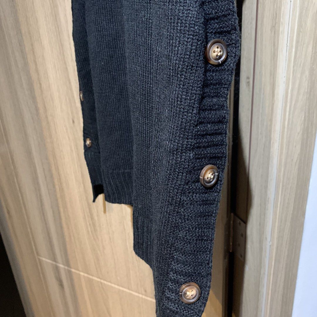 Black Cardigan Fabric (Category: Sleeveless) located in Pasay City. Submitted by xoxoblair (Listing ID 1471019852, Image 3). Description: Good quality soft fabric parang cardigan .