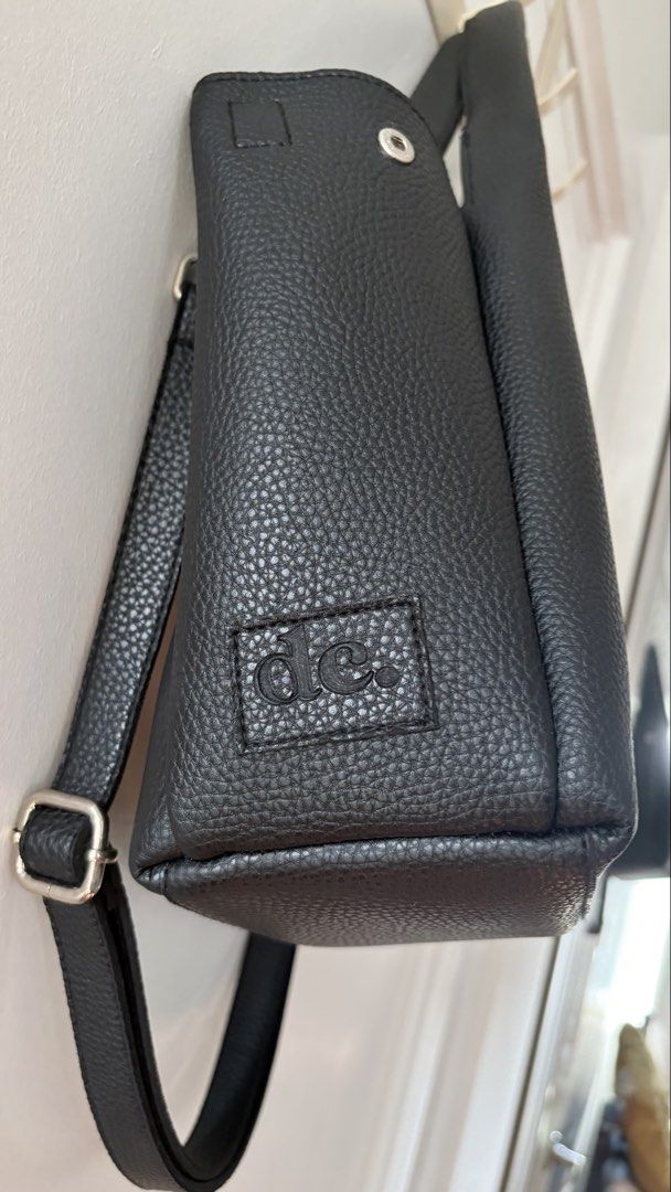Daily Carry Black Everyday Bag (Category: Luxury Bags & Wallets) located in Taguig. Submitted by amarivera (Listing ID 1471005322, Image 3). Description: Barely used Rfs: too many black bags lol .