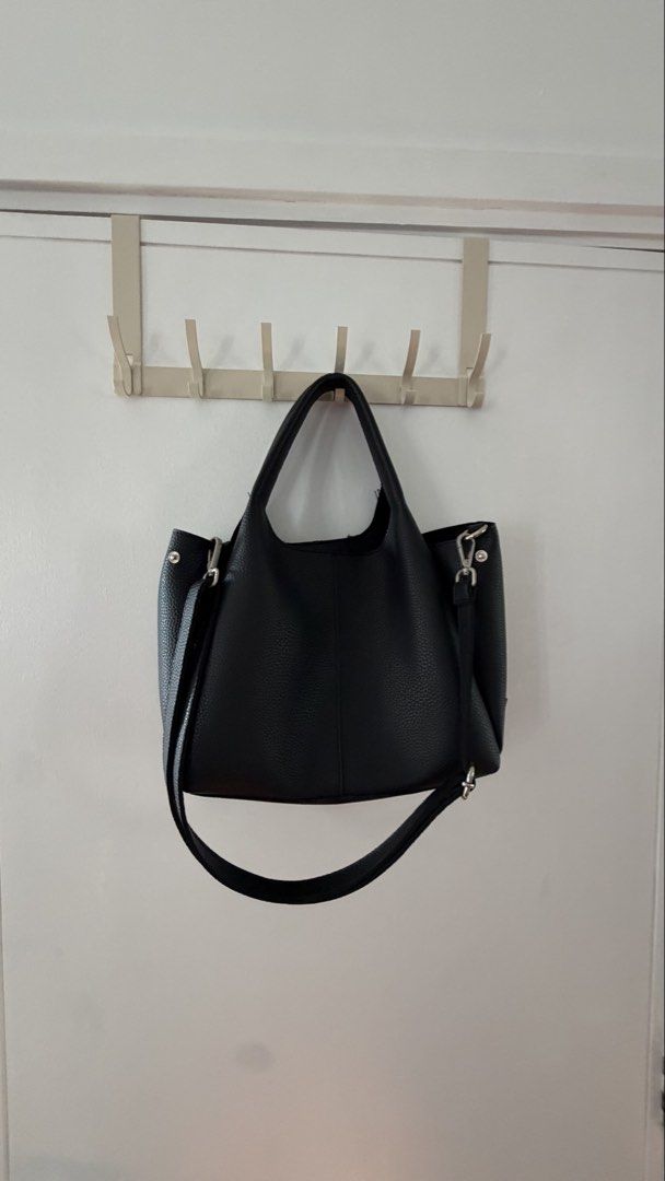Daily Carry Black Everyday Bag (Category: Luxury Bags & Wallets) located in Taguig. Submitted by amarivera (Listing ID 1471005322, Image 1). Description: Barely used Rfs: too many black bags lol .