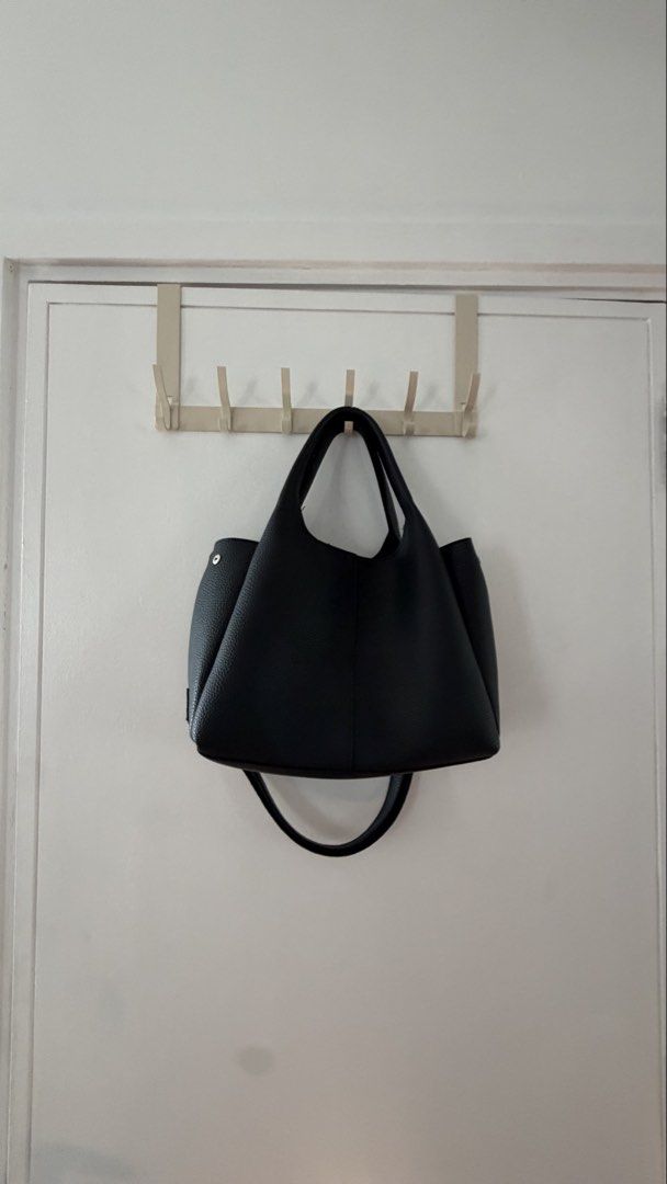Daily Carry Black Everyday Bag (Category: Luxury Bags & Wallets) located in Taguig. Submitted by amarivera (Listing ID 1471005322, Image 2). Description: Barely used Rfs: too many black bags lol .