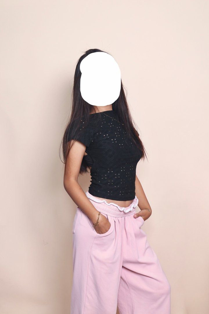 SHEIN Black Eyelet Open Back Crop Top (Category: Sleeveless) located in Alicia. Submitted by lovedby.icy (Listing ID 1471055314, Image 3). Description: .