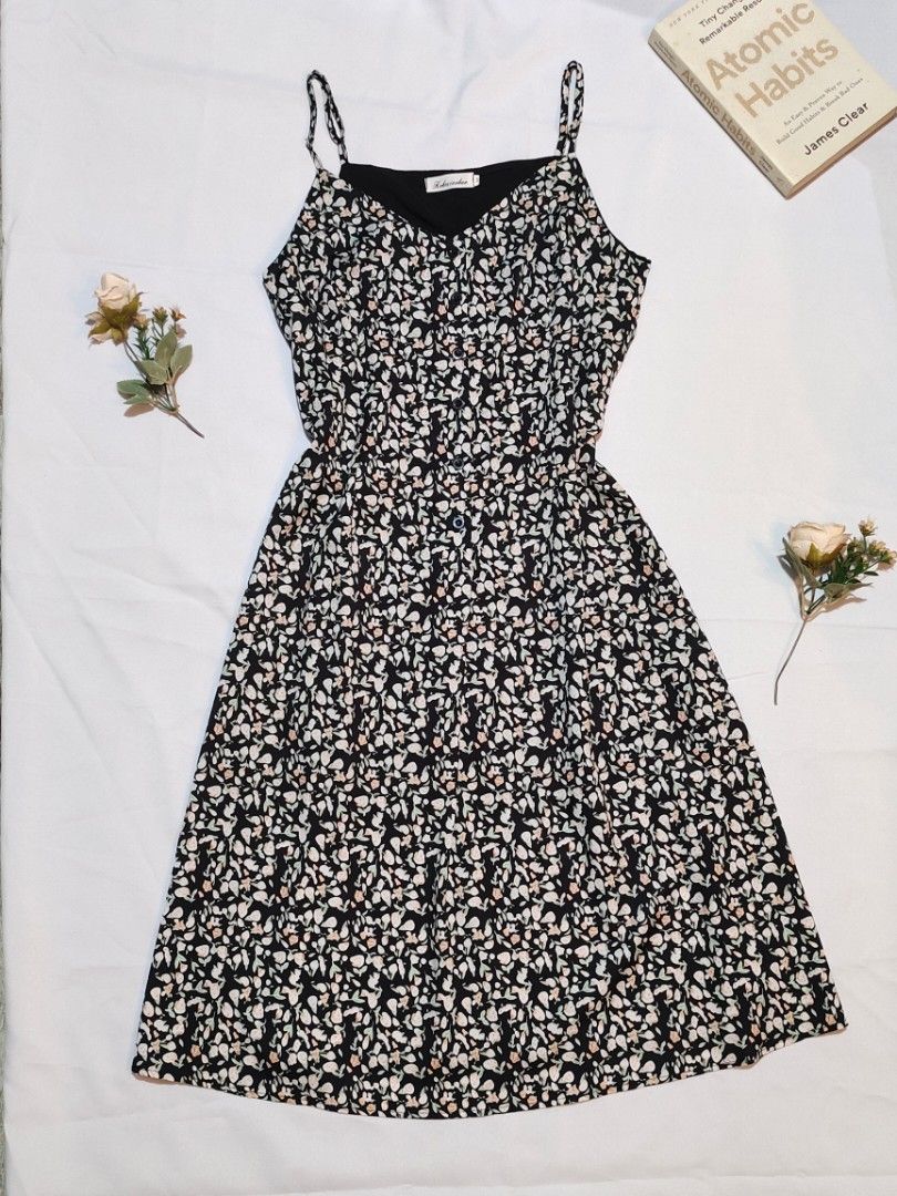 Black Floral spaghetti strap maxi dress (Category: Dresses) located in Bulacan. Submitted by jly.ph (Listing ID 1470987622, Image 1). Description: - Size: M (Bust - 36 | Waist - 32 | Length - 44) - Style: Black maxi dress with all-over small floral pattern - Details: Thin adjustable straps, front button placket, fully lined - Material: Lightweight .