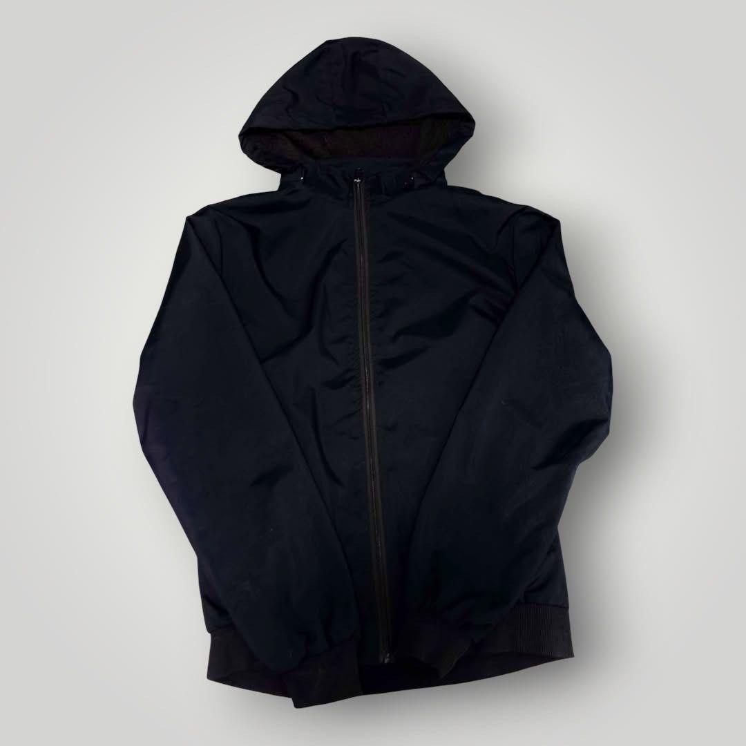 Black Hooded Zip-Up Jacket Windbreaker (Category: Coats, Jackets and Outerwear) located in Manila. Submitted by amara.archives (Listing ID 1471051645, Image 1). Description: 🛍️ ITEM DETAILS Condition: Like new Size: Large Details : •Detachable hood (Zip-off Hood) •Soft fur-lined interior 📋 SELLER INFORMATION Reason For Selling : Decluttering / No longer used Location: Project 6, Quezon City MOP: GCash / Bank Transfer 📌 ORDER POLICY • Actual ph