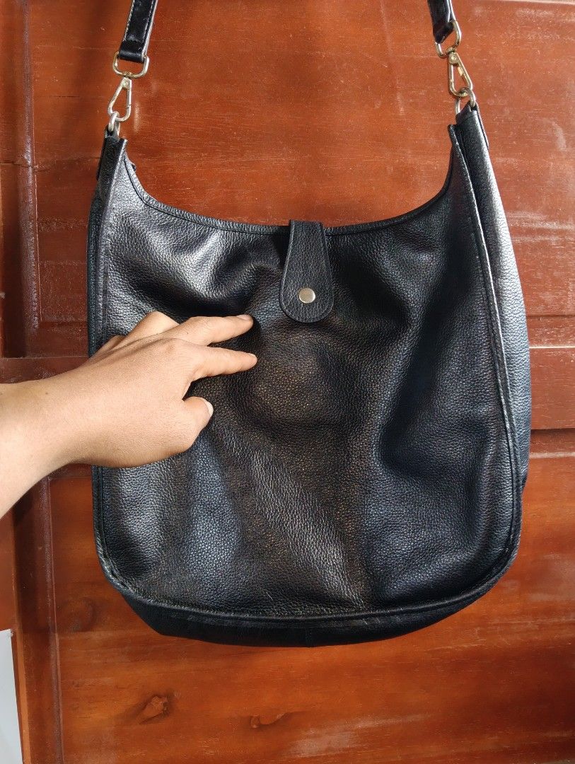 Black Leather Hobo Bag (Category: Tote Bags) located in Cagayan de Oro. Submitted by warmbird-f84aab (Listing ID 1470993772, Image 2). Description: 🖤 Material: Genuine pebbled leather — soft, durable & high-quality ✨ Features: Perforated CH logo design, suede-like interior, 1 inner zip pocket, adjustable & detachable strap, YKK branded hardware 📏 Size: Spacious — fits daily essentials + more 💡 Condition: Pre-loved, well-cared for, no major fla