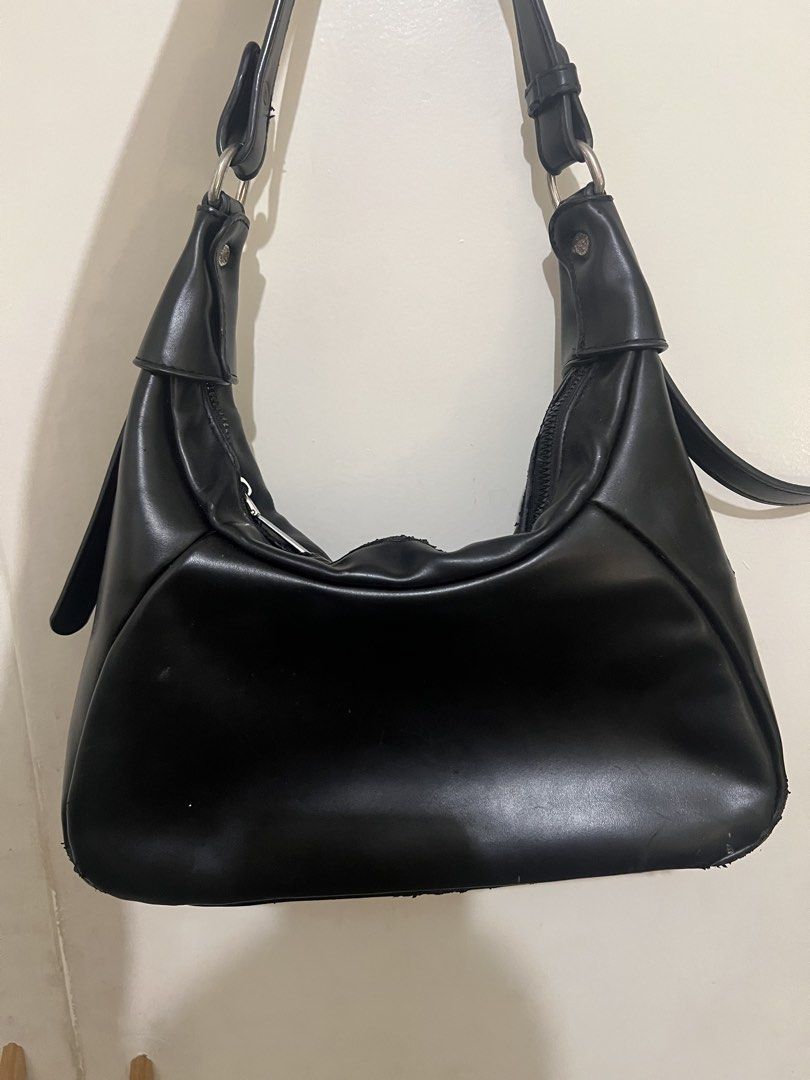 Black Leather Hobo Shoulder Bag (Category: Shoulder Bags) located in Pasig City. Submitted by kirstenswardrobe (Listing ID 1471086647, Image 1). Description: ♡ Trusted and honest seller! ♡ 100% legit items ♡ Will send actual photos upon request ♡ Minor flaws may be present and will be honestly disclosed upon inquiry ♡ Please buy responsibly. Thank you! 🤍.