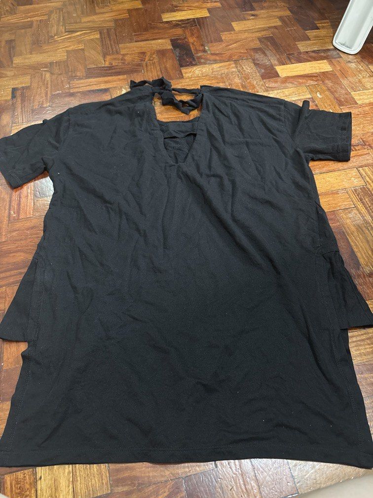 Black long top backless 20x29 (Category: Blouses) located in Manila. Submitted by vintageaccessories (Listing ID 1470956295, Image 2). Description: .