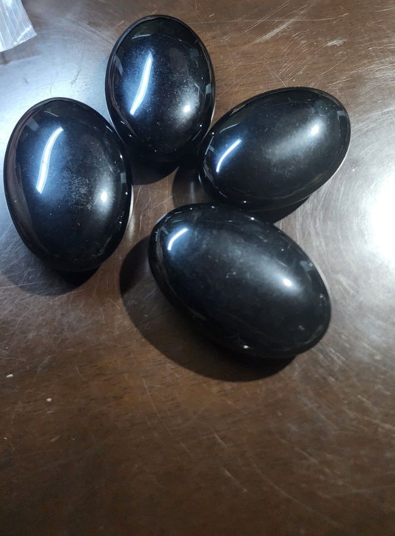 Black obsidian palm stone (Category: Precious Stones) located in Baguio. Submitted by coffeesilvershadow_28 (Listing ID 1471110025, Image 2). Description: From HK box Bnew Black obsidian palm stone.