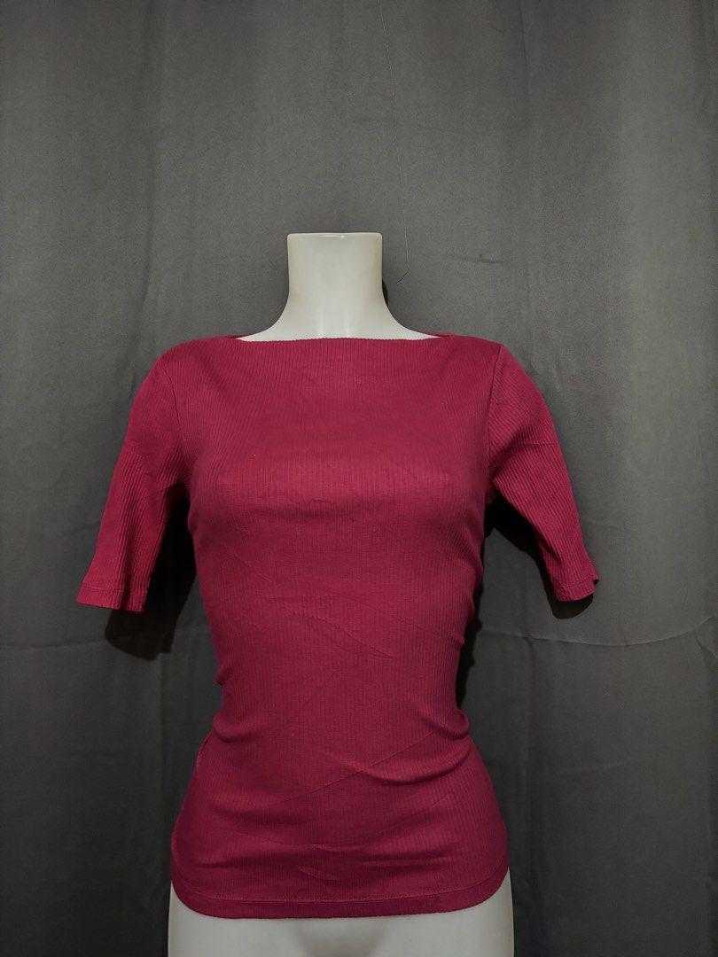 Black ribbed boat neck knit top (Category: Sleeveless) located in Pasig City. Submitted by jangrepuya23 (Listing ID 1471096683, Image 3). Description: Black ribbed knit top with a boat neckline and half sleeves. Fitted silhouette. Stretchy fabric. Great basic piece for layering or wearing on its own..