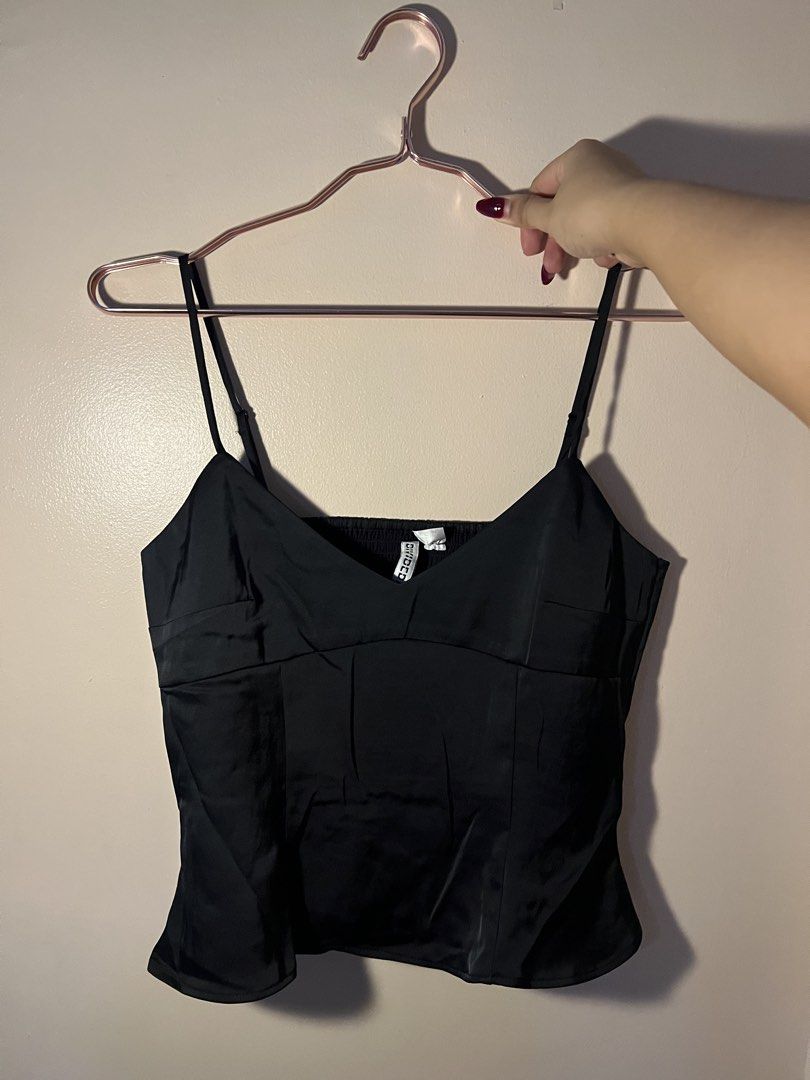 Black Satin Peplum Top (Category: Sleeveless) located in Cebu City. Submitted by leighreina78606 (Listing ID 1471055956, Image 1). Description: H&M black satin peplum top brand new s-m Cebu City.
