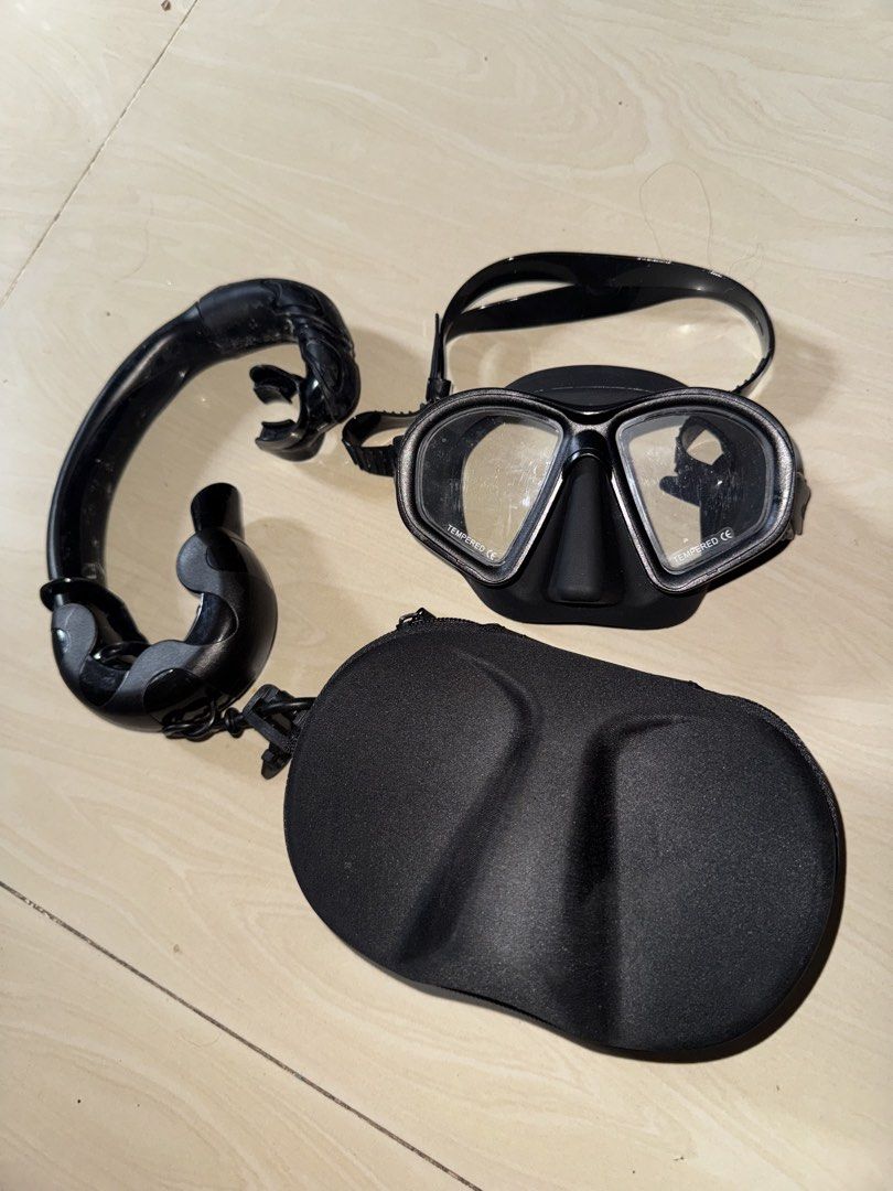 Black Scuba Diving Mask Foldable Snorkel and Hard Case (Category: Water Sports) located in Manila. Submitted by mixi_lexi (Listing ID 1471045880, Image 1). Description: - All-black adult size dive set - Tempered glass mask with adjustable strap - Flexible roll-up snorkel with clip holder - Includes sturdy molded hard zipper case for travel and storage - Perfect for freediving, snorkeling, and travel.