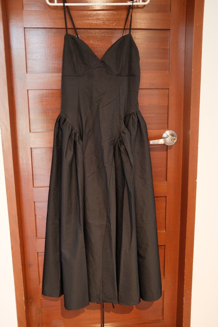 Black Spaghetti Strap Midi Dress with Lace-Up Back (Category: Dresses) located in Makati City. Submitted by nomoreclutterph (Listing ID 1471048700, Image 1). Description: - Color: Classic Black - Style: Midi dress with thin spaghetti straps, fitted bodice, and flared skirt - Details: Adjustable criss-cross ribbon lacing at the back with a back zipper closure - Material: Smooth, structured fabric - Versatility: Perfect for dinner dates, parties, o