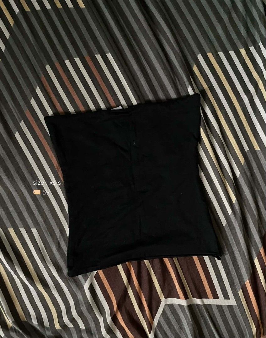 Black Tube Top Size XS-S (Category: Sleeveless) located in Manila. Submitted by baddest_seles (Listing ID 1470936497, Image 1). Description: - Color: Solid black - Size: Fits extra small to small (stretchy fabric) - Versatile: Easy to match with high-waisted jeans or skirts - Condition: Clean and ready to wear - Grab it before it's gone!.