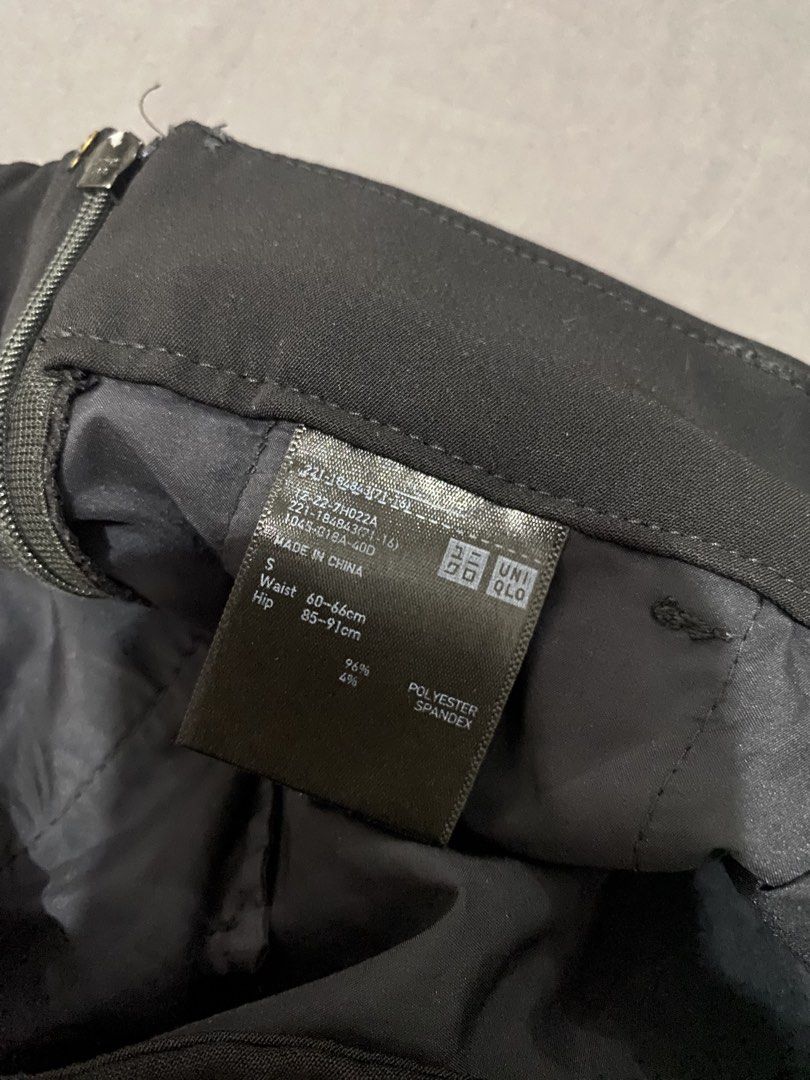 Black Uniqlo Flowy Pants (Category: Other Bottoms) located in Manila. Submitted by after.elle (Listing ID 1470969854, Image 2). Description: .