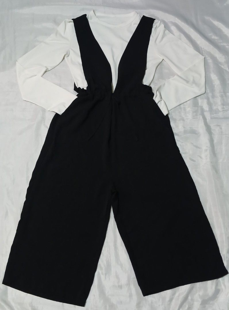 Black wide leg jumper (Category: Looking For) located in Taguig. Submitted by miss_rein (Listing ID 1470948687, Image 2). Description: Hindi po included ang white longsleeves. Ang jumper lang po ang for sale..