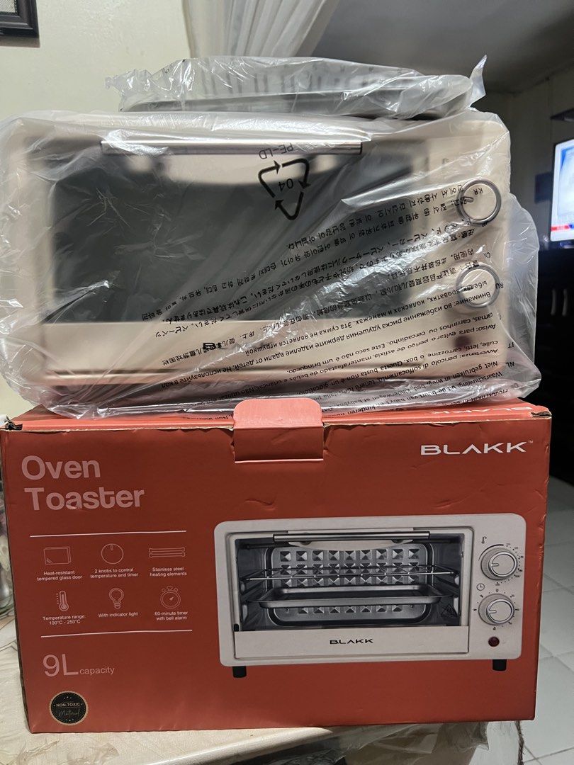 Blakk Oven toaster (Category: Ovens & Toasters) located in Makati City. Submitted by transactwithme (Listing ID 1470980411, Image 3). Description: BLAKK OVEN TOASTER - Brand New - 9-Liter Capacity - Stainless Steel - 100-250 Degree Celsius - Sleek Design - Cream color - Light weight - Heavy duty Still negotiable Buyer will shoulder the shipping/delivery fee Makati location.