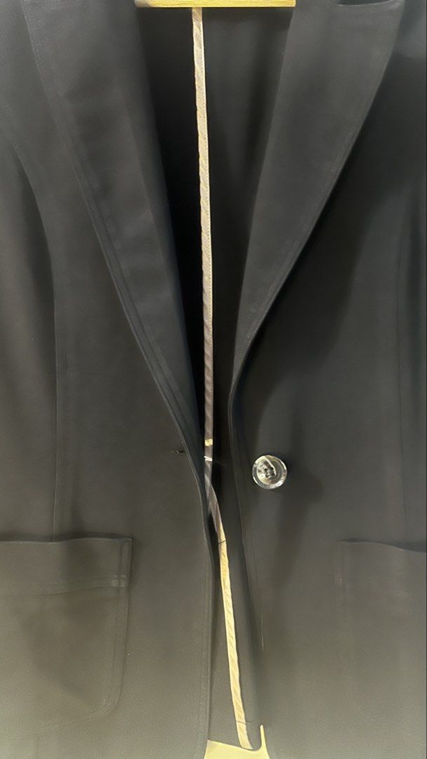 Blazer (Single-Button) (Category: Coats, Jackets and Outerwear) located in Pontian. Submitted by shafazmin (Listing ID 1471042164, Image 3). Description: - Will receive a free gift - Size M - Good condition - Use only once - Free postage (included) - Well maintained - Feel free to send me a message💗 - Price RM40.
