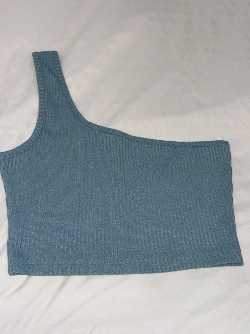 Blue One-Shoulder Ribbed Crop Top (Category: Sleeveless) located in San Mateo. Submitted by cheeetosjalapeno (Listing ID 1471006054, Image 1). Description: ✨DECLUTTERING SALE✨ Condition: USED ONCE Location: San Mateo, Rizal - Color: Blue - Style: One-shoulder crop top with minimal design - Fabric: Stretchy and comfortable ribbed material - Fit: Snug and cropped length - Condition: Excellent, inspected with no flaws - Versatility: Great for layeri