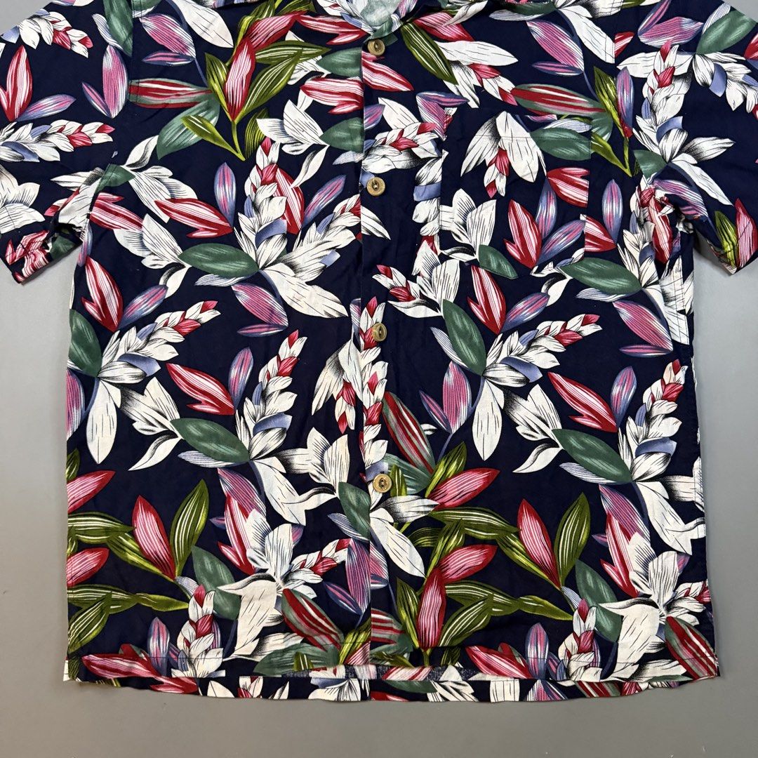Bob Dong - MFG - Hawaiian Polo (Category: Tshirts & Polo Shirts ) located in Paranaque City. Submitted by millennial_goodz (Listing ID 1471055698, Image 3). Description: WTS Bob Dong - MFG - Hawaiian Polo Size 42 - Lot Dimensions: 21.5 / 27-28" Excellent condition Authentic DM.