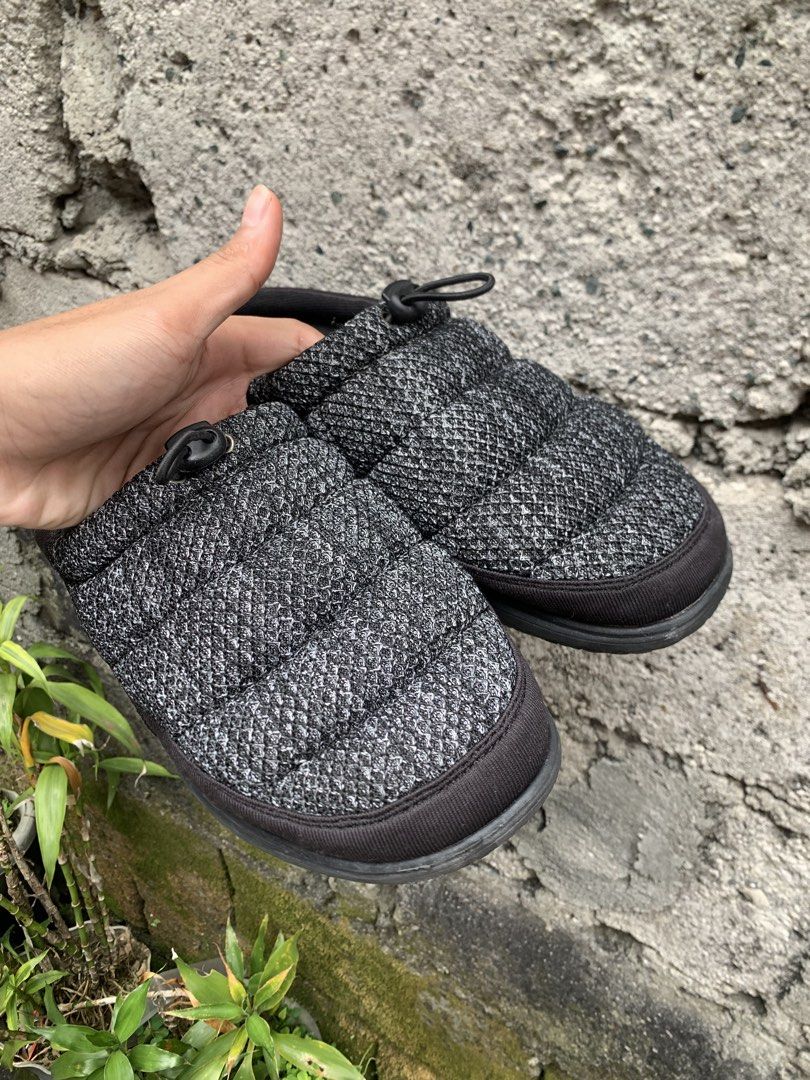 Bobson Puffer Slippers (Category: Slippers & Slides) located in Manila. Submitted by jaivrgr22 (Listing ID 1471046469, Image 3). Description: Bobson Puffer Slippers .