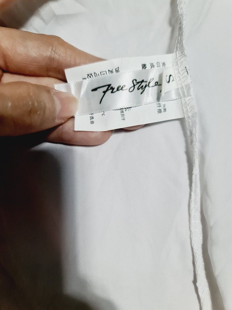 Body hugging white longsleeves stretchable (Category: Longsleeves) located in Angeles City. Submitted by milovewardrobe (Listing ID 1470957800, Image 3). Description: S-m Snap button Stretchable fabric.