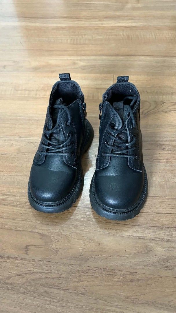 Boots for kids (Category: Babies & Kids Fashion) located in Manila. Submitted by chinitah25 (Listing ID 1470945211, Image 2). Description: PRELOVED boots for kids Size: 27.