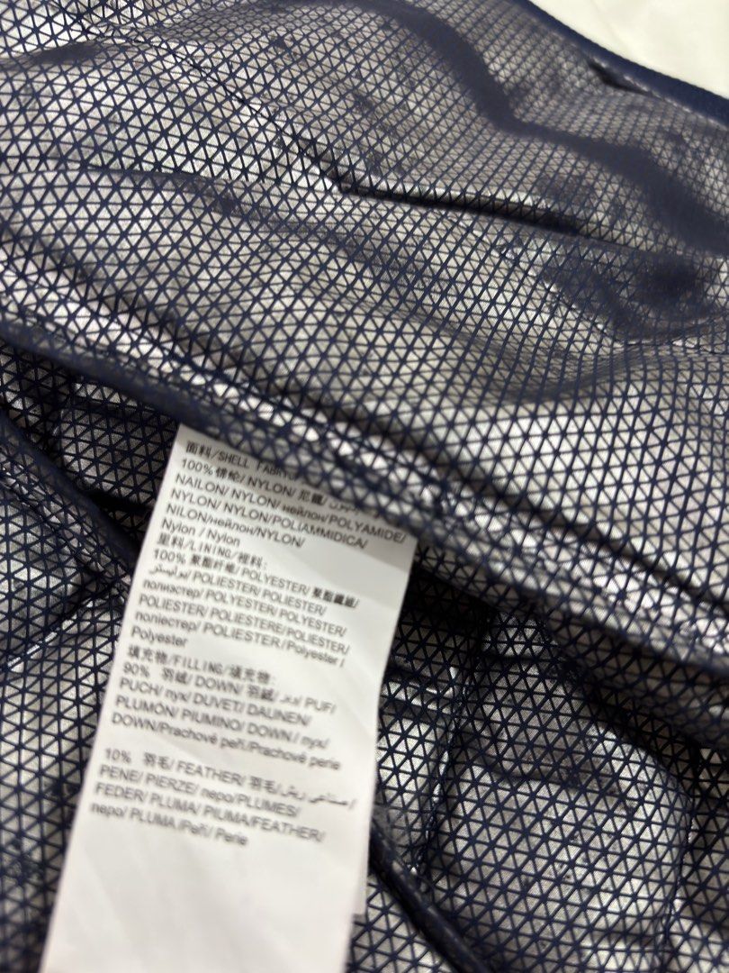 Bossini Navy Blue Down Puffer Jacket Size XS Kids (Category: Coats, Jackets and Outerwear) located in Caloocan City. Submitted by foundagain (Listing ID 1470965104, Image 2). Description: Size: XS (160/80Y) Material: 100% nylon shell, polyester lining Filling: 90% down, 10% feather used what you see is what you get payment first before shipping (gcash) .