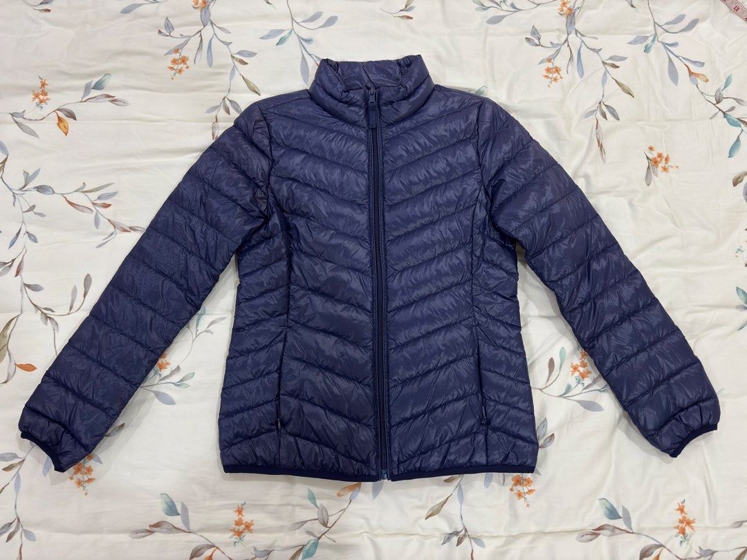 Bossini Navy Blue Down Puffer Jacket Size XS Kids (Category: Coats, Jackets and Outerwear) located in Caloocan City. Submitted by foundagain (Listing ID 1470965104, Image 1). Description: Size: XS (160/80Y) Material: 100% nylon shell, polyester lining Filling: 90% down, 10% feather used what you see is what you get payment first before shipping (gcash) .