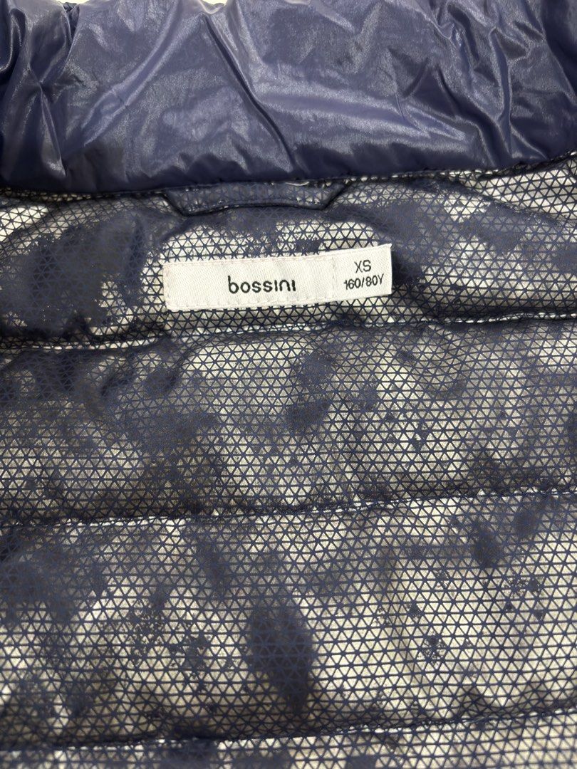Bossini Navy Blue Down Puffer Jacket Size XS Kids (Category: Coats, Jackets and Outerwear) located in Caloocan City. Submitted by foundagain (Listing ID 1470965104, Image 3). Description: Size: XS (160/80Y) Material: 100% nylon shell, polyester lining Filling: 90% down, 10% feather used what you see is what you get payment first before shipping (gcash) .