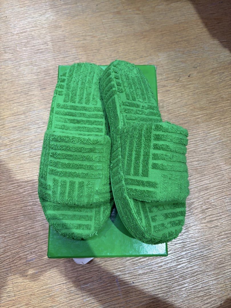 Bottega slides (Category: Sneakers & Footwear) located in Manila. Submitted by picksby_mik (Listing ID 1471032614, Image 1). Description: Bnew condi with box.