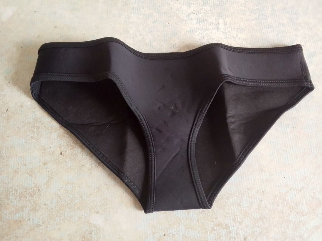 Bottoms Swim. US (Category: Bikinis & Swimsuits) located in Los Banos. Submitted by mania-62906 (Listing ID 1470979430, Image 1). Description: US Medium black material like diver suit.