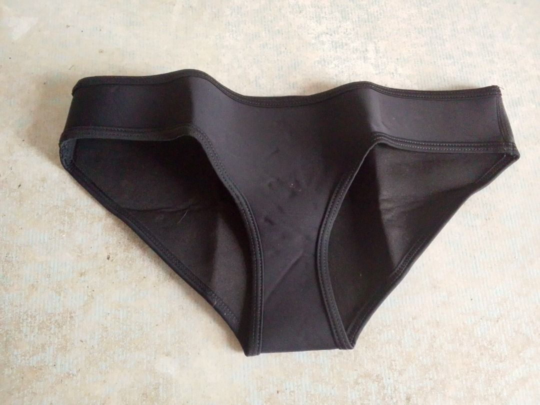 Bottoms Swim. US (Category: Bikinis & Swimsuits) located in Los Banos. Submitted by mania-62906 (Listing ID 1470979430, Image 2). Description: US Medium black material like diver suit.