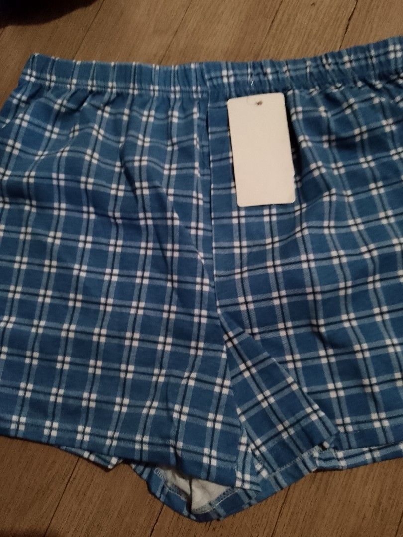 Boxer shorts (Category: Activewear) located in Taguig. Submitted by gandah10 (Listing ID 1471035522, Image 3). Description: Boxer shorts size medium large XL 2x de garter pwede pambahay pantulog pang araw araw checkered buy now.