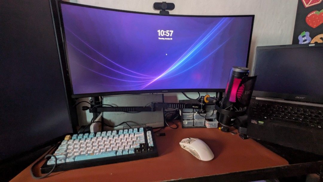 boya mic with low level arm (Category: Microphones) located in Caloocan City. Submitted by louie21490 (Listing ID 1470955834, Image 3). Description: condenser mic with customizable light, mute button and directional controls boya k9 type c with desk stand low level arm.
