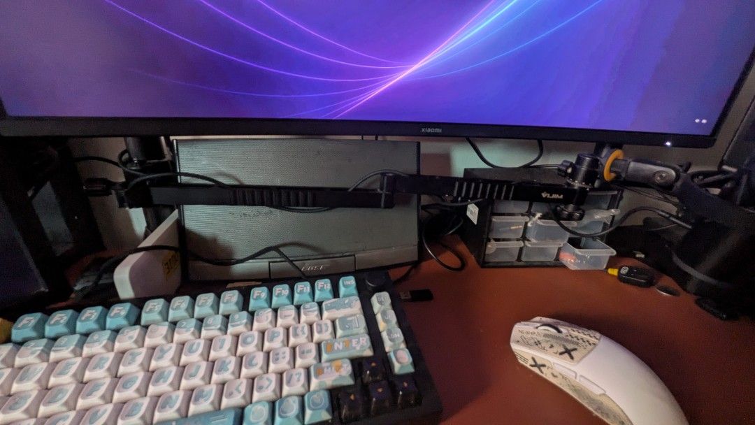 boya mic with low level arm (Category: Microphones) located in Caloocan City. Submitted by louie21490 (Listing ID 1470955834, Image 1). Description: condenser mic with customizable light, mute button and directional controls boya k9 type c with desk stand low level arm.