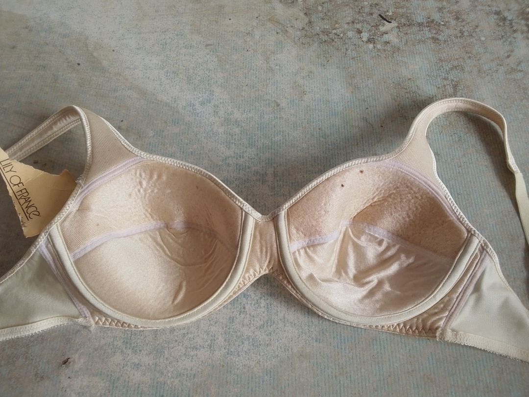Bra (34C) US BNEWTAG (Category: Undergarments & Loungewear) located in Los Banos. Submitted by mania-62906 (Listing ID 1471002268, Image 3). Description: BNEWTAG. Beige color. Wire. 34C ( note 150 php if you buy the other 34C bra both bnewtags).