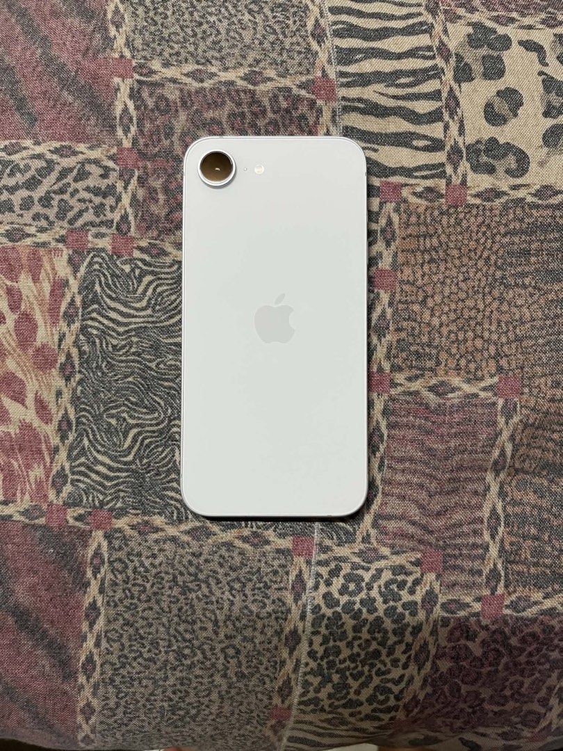 BRAND NEW iPhone 16e (Category: iPhone 16 Series) located in Dasmarinas. Submitted by tracylogy (Listing ID 1470976315, Image 2). Description: FOR SALE: iPhone 16e Model: iPhone 16e Storage: 256GB Color: White Condition: Never been used, good as new! ✨ Inclusions: ✅ Original box ✅ USB-C 20W Power Adapter (sealed) Phone Condition: ✅ No dents ✅ No scratches ✅ All functions working properly, including camera and speakers Price: ₱42,000, Negotiable. 