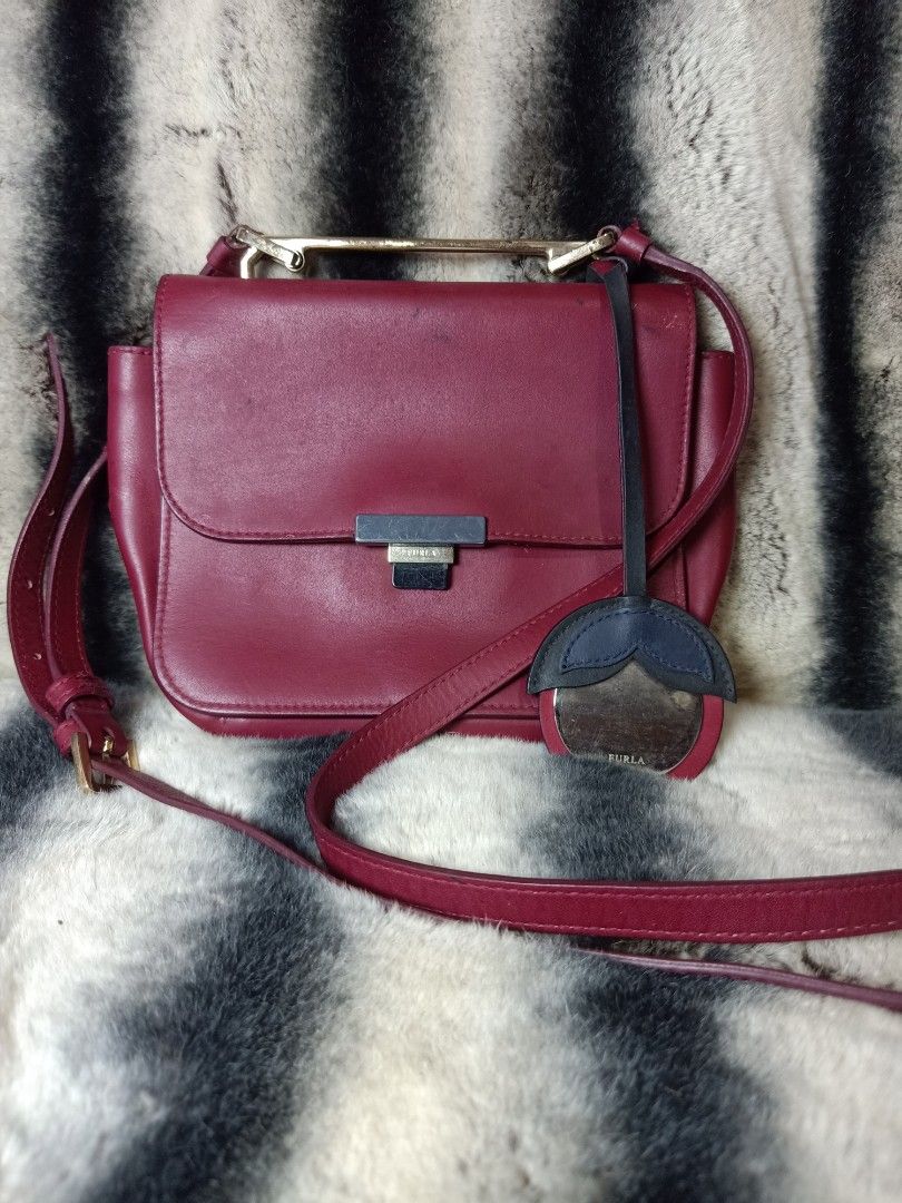 Branded bags (Category: Luxury Bags & Wallets) located in Iloilo. Submitted by ukaynizoee (Listing ID 1471062637, Image 2). Description: PRE-LOVED BUT WELL-LOVED 🇯🇵 JAPAN&KOREA🇰🇷 SOURCED UKAY-UKAY ITEMS 📌 AUTHENTICITY DISCLAIMER Since our items are sourced from ukay-ukay, we cannot guarantee the authenticity of branded items. However, we highly recommend them for their style and value. 📦 PH ON HAND — READY TO SHIP 💰 MINE NOW, PAY NOW ☑️ Pa