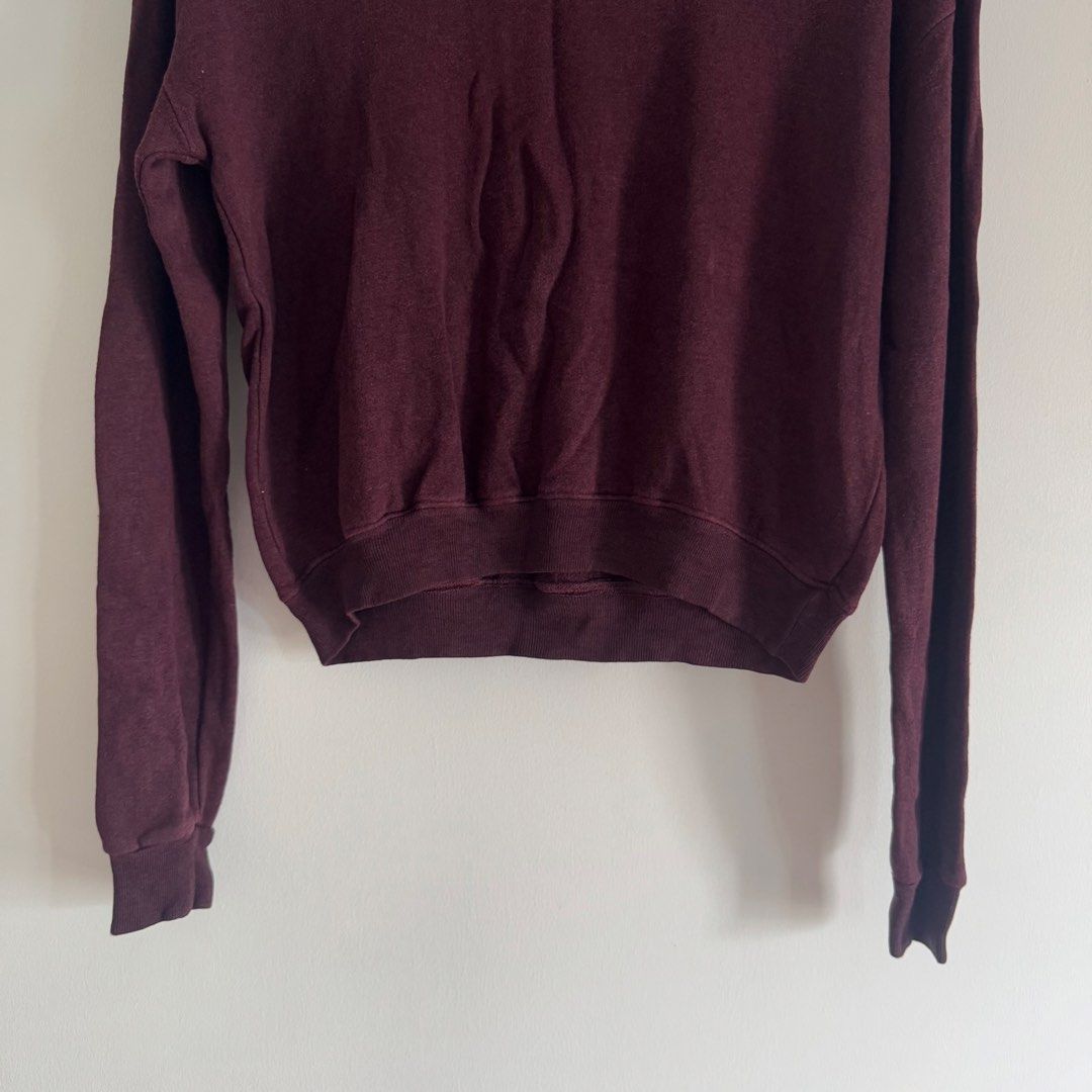 Brandy melville sweater (Category: Others Tops) located in Manila. Submitted by apparella.ph (Listing ID 1470933515, Image 3). Description: Selling low, bought in u.s pa 9/10 consition Shper pretty and ganda ng color OSFA best dits Xs-L Burgundy Bust:44 Length:20 ☑️Everything is my Own preloved / BNWT/BNWOT ☑️ not thrifted/Ukay ☑️ malukot sa picture kasi na stock sa cabinet (tinatamad mag plantsa ✌️ ) ☑️Personal items ( usually bought in US/UK/JP