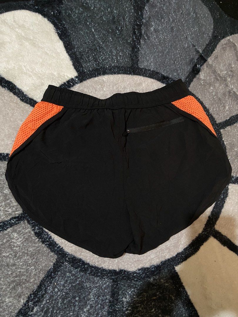 Brooks Running Shorts (Category: Shorts) located in San Carlos. Submitted by athletes-high (Listing ID 1470941109, Image 2). Description: Brooks black orange Excellent Condition 1 back pocket Width 28-30 Length 9.5 400+sf.