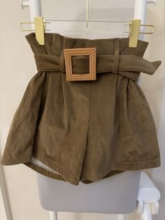 (Category: ) located in . Submitted by clearingcloset_ (Listing ID 1471073927, Image 1). Description: .