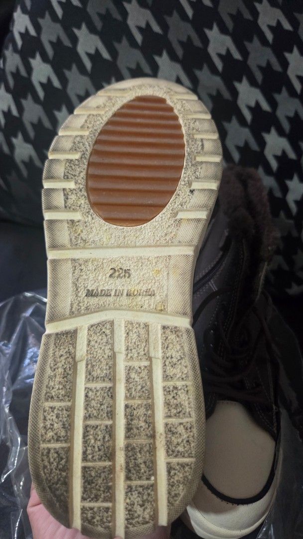 Brown Fur Lined High Top Sneakers Boots (Category: Boots) located in Quezon City. Submitted by kctheexplorer05 (Listing ID 1471006861, Image 3). Description: - Style: Brown high top sneakers with white thick soles and toe caps - Comfort: Dark brown faux fur lining around the ankle collar - Closure: Lace-up front with a convenient side zipper for easy wear - Details: Contrast white stitching throughout the upper - Sizing: Size 225 stamped on the s