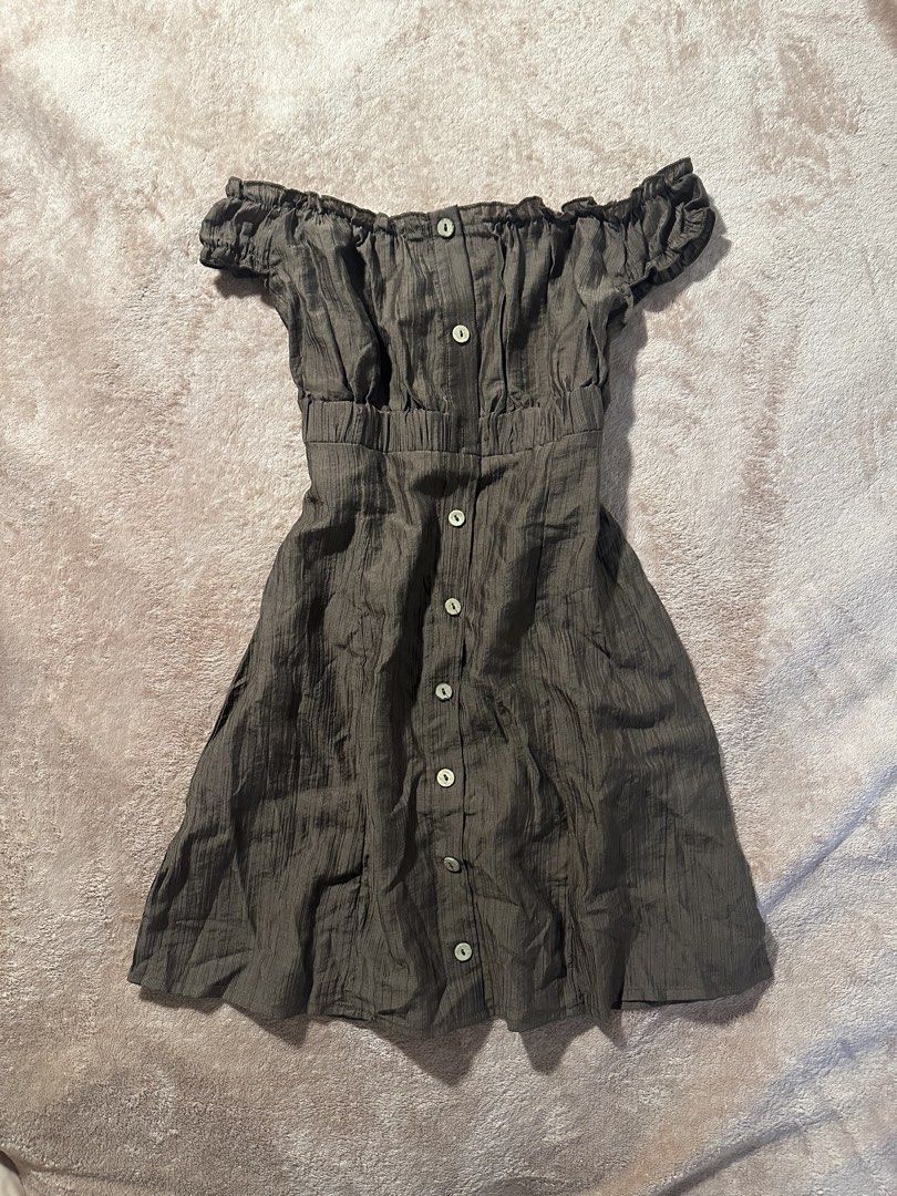 BROWN OFF SHOULDER DRESS (Category: Dresses) located in Cavite. Submitted by prelovedbyreluv (Listing ID 1471036501, Image 1). Description: unused (bought wrong size).