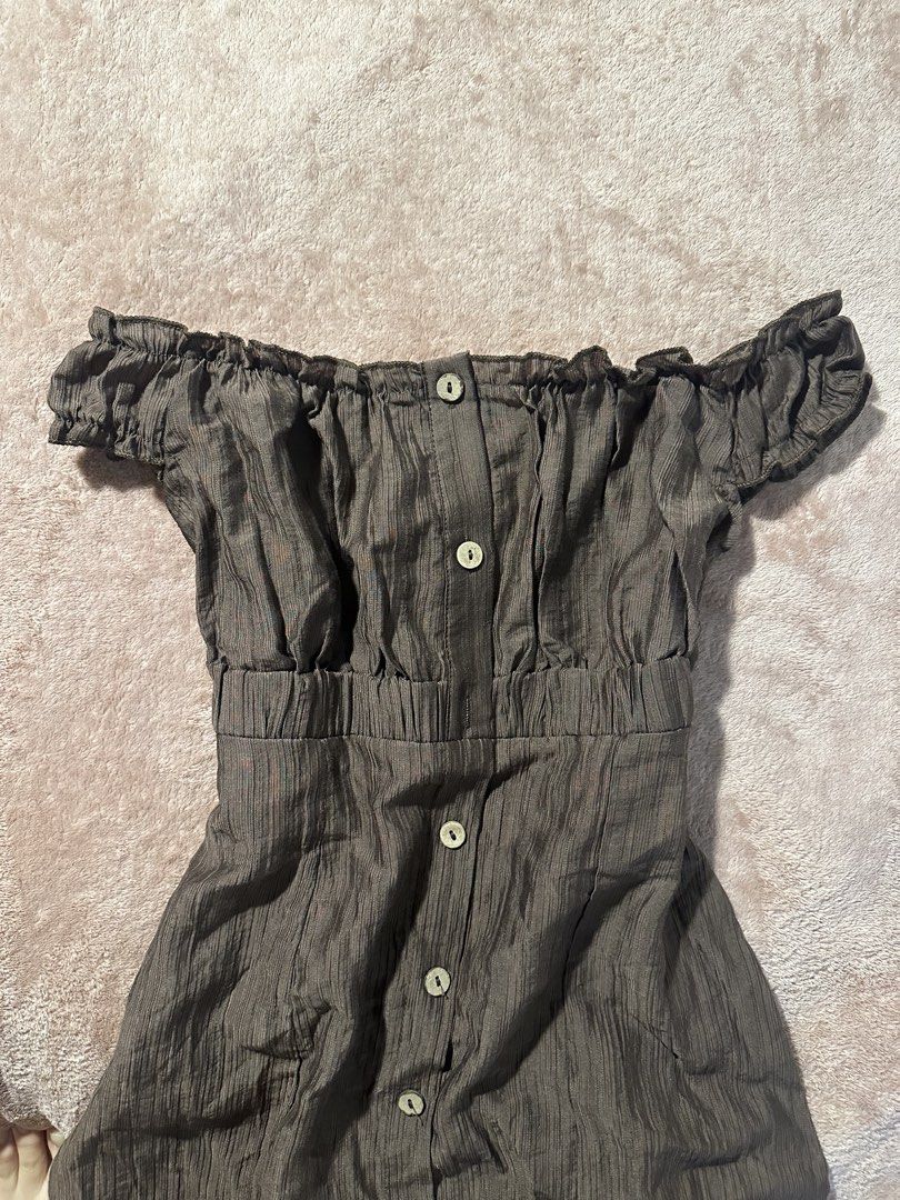BROWN OFF SHOULDER DRESS (Category: Dresses) located in Cavite. Submitted by prelovedbyreluv (Listing ID 1471036501, Image 2). Description: unused (bought wrong size).