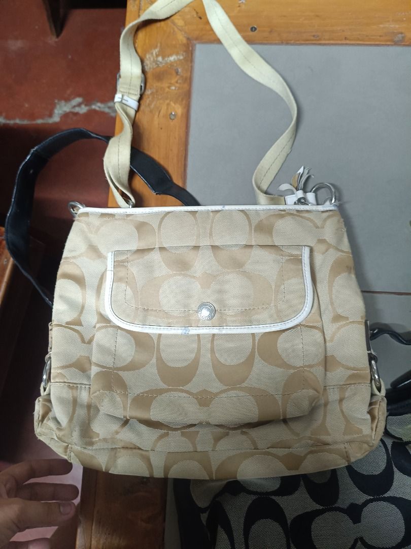Bundle Coach (Category: Luxury Bags & Wallets) located in Batangas. Submitted by krista071867642 (Listing ID 1470992629, Image 3). Description: - all original - coded - with etiketa .