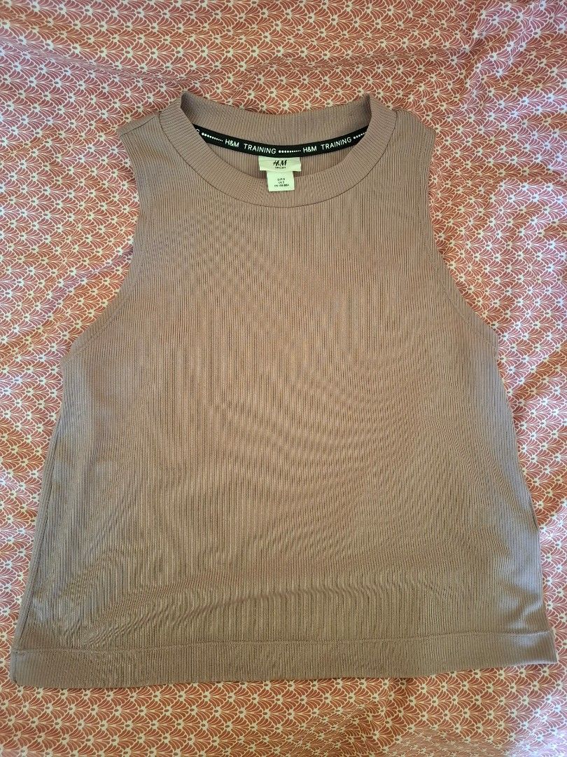 [BUNDLE] H&M Active Tanktop (Category: Activewear) located in Caloocan City. Submitted by inmediasres (Listing ID 1470958953, Image 2). Description: H&M white and mauve activewear tank tops as SET. Colors may differ in real life. Size: Small Flaws: none Delivery: Lalamove, Gogoexpress, Flash Express. Shouldered by buyer..